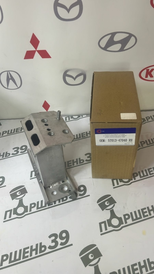 Крепление усилителя бампера TOYOTA PRIUS ZVW30 ZVW40W 57014-47030