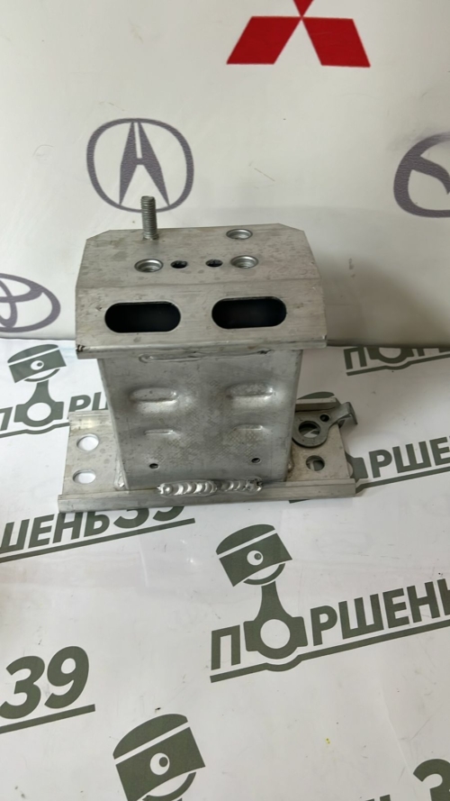 Кронштейн бампера передний правый TOYOTA PRIUS ZVW30 57013-47040 CJA-PS12-023