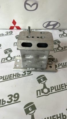 Кронштейн бампера передний левый и правый TOYOTA PRIUS ZVW30 57014-47040 57013-47040 CJA-PS12-023