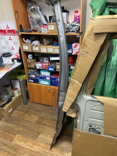 Стойка передняя правая Toyota HIACE LH119 LH178 6130126050 6130126460