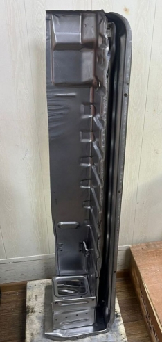 Ступень левая пассажирской двери TOYOTA HIACE LH119 58304-95J73 58303-95J66