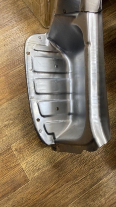 Порог правый передний Toyota HIACE LH119 61413-95J01 61413-26010