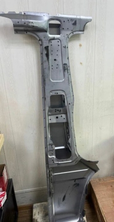 Стойка левой стороны передняя Toyota HIACE LH119 LH178 61302-26050 61302-26450