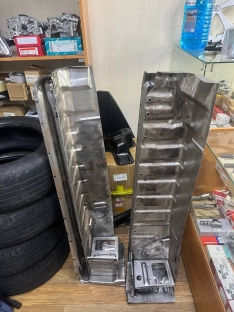 Подножка боковой откатной двери Toyota Hiace 58303-95J33