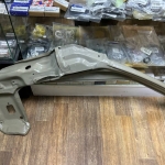 Стойка кузова передняя левая новая Toyota Hiace 2L 3Y 2Y 6102895J00 6102495J04