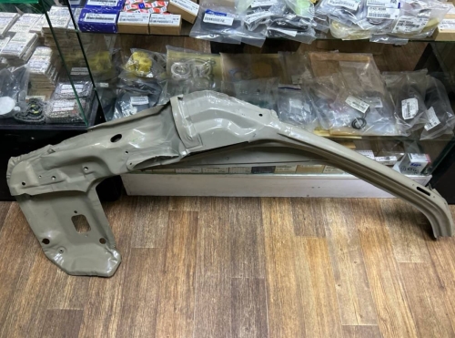 Стойка кузова передняя левая новая Toyota Hiace 2L 3Y 2Y 6102895J00 6102495J04