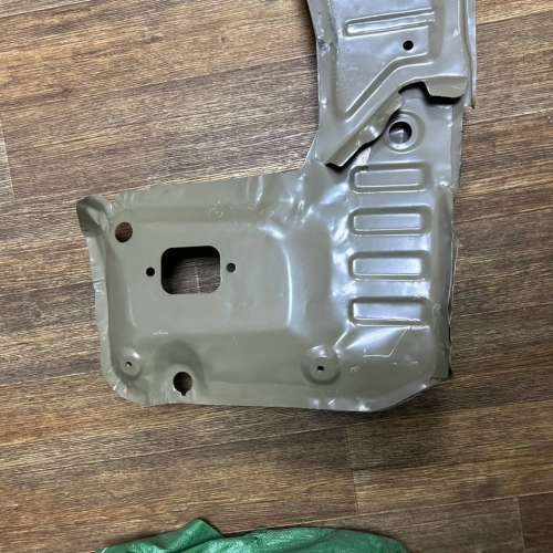 Стойка кузова передняя левая новая Toyota Hiace 61028-95J00